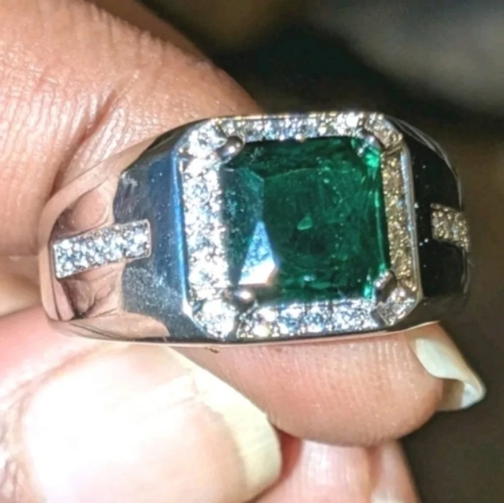 Elegant Silvery and Green Lab Created Diamond Ring Sz 9
